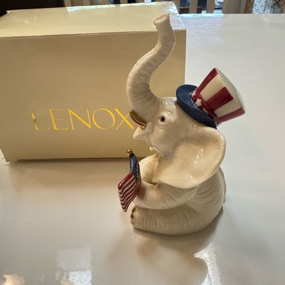 Lenox American’s elephant - Picture 3 of 7